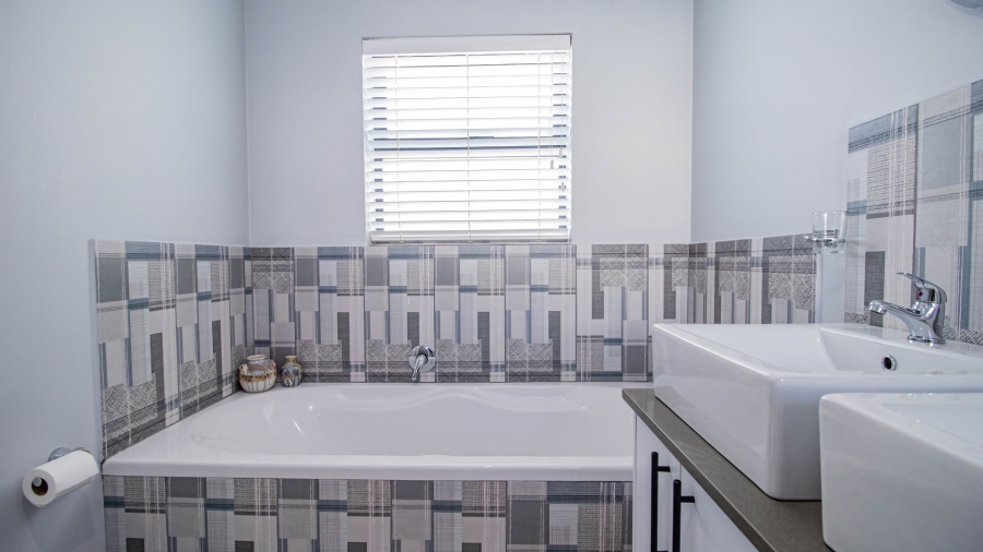 3 Bedroom Property for Sale in Jacobsbaai Western Cape